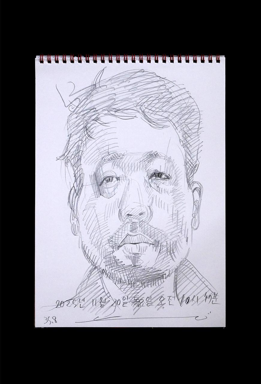 Contemporary artist SHINTAKU Tomoni's 2025/11/20 Self-portrait or pencil drawing