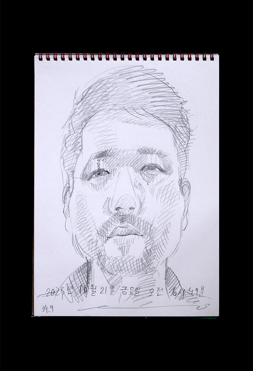 Contemporary artist SHINTAKU Tomoni's 2025/11/21 Self-portrait or pencil drawing