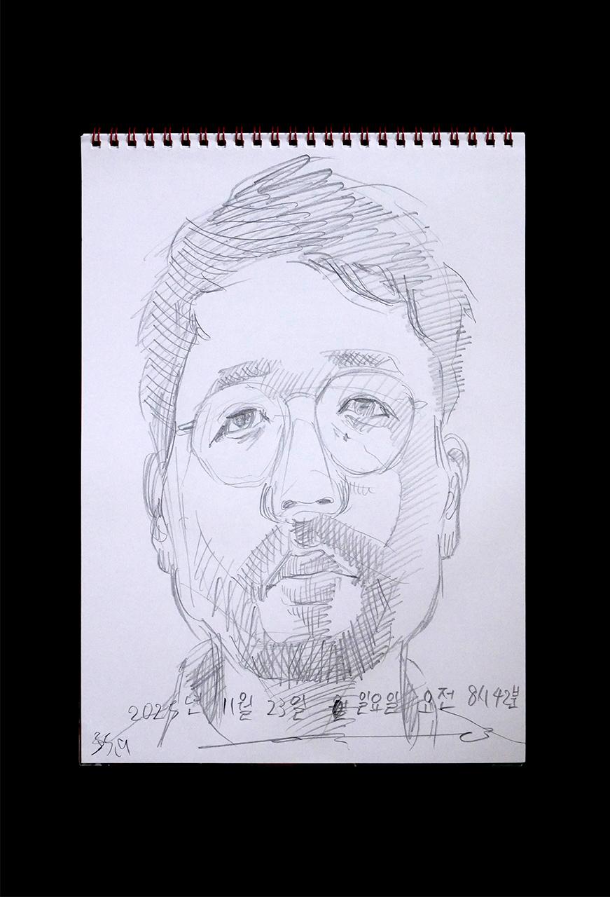 Contemporary artist SHINTAKU Tomoni's 2025/11/23 Self-portrait or pencil drawing