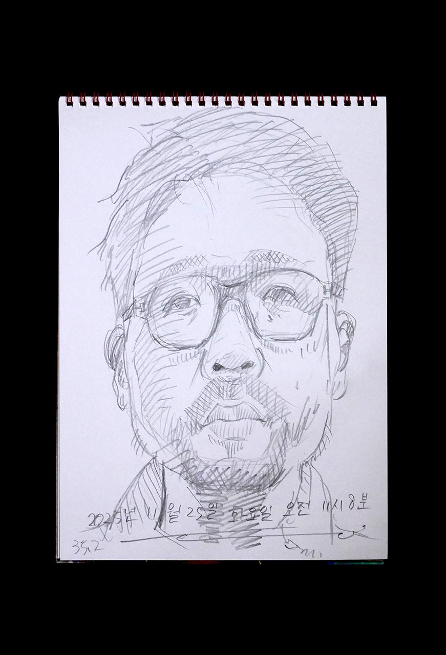 Contemporary artist SHINTAKU Tomoni's 2025/11/25 Self-portrait or pencil drawing