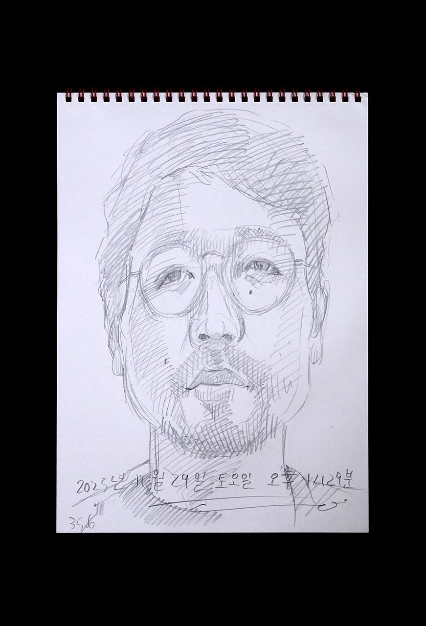 Contemporary artist SHINTAKU Tomoni's 2025/11/29 Self-portrait or pencil drawing