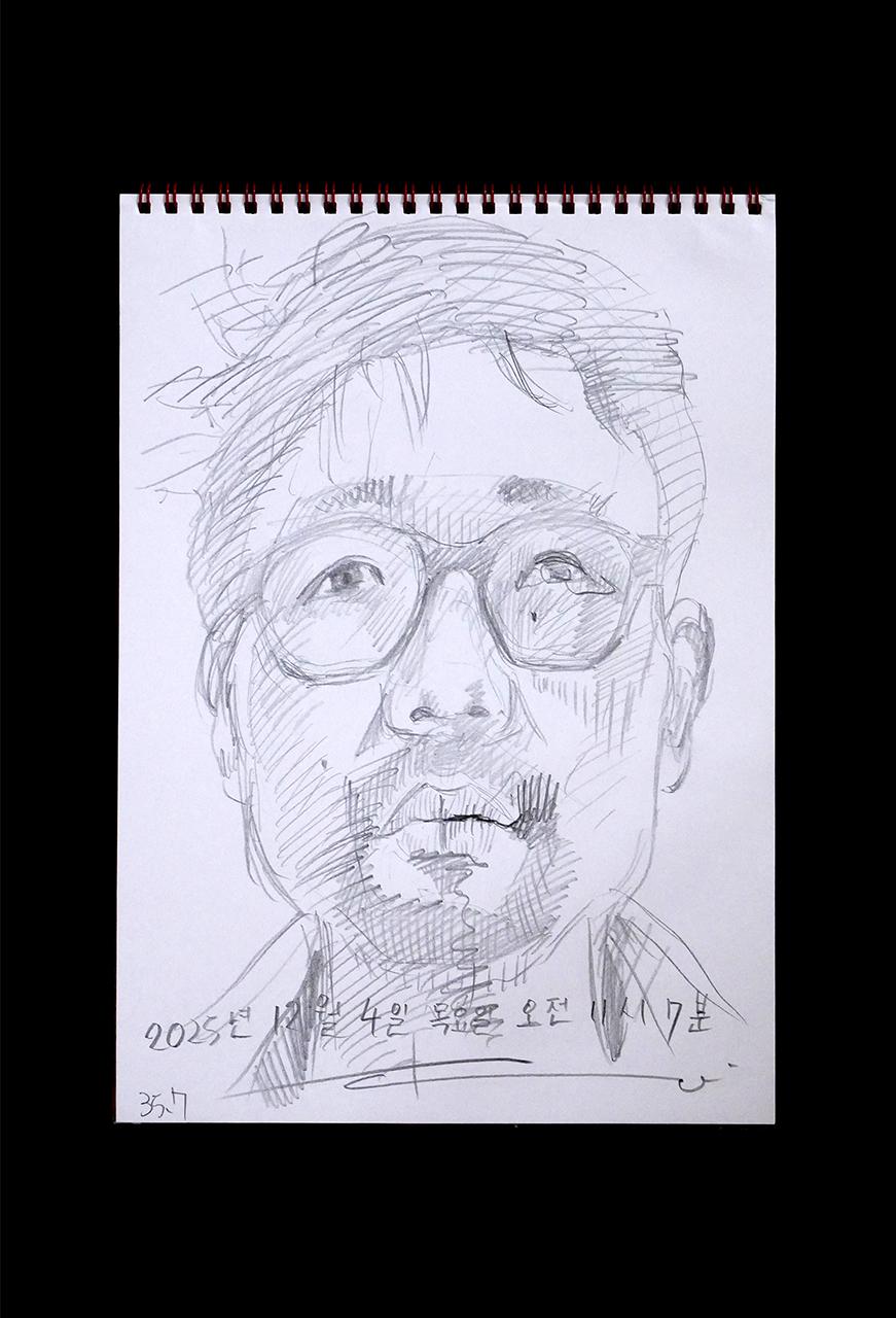 Contemporary artist SHINTAKU Tomoni's 2025/12/4 Self-portrait or pencil drawing