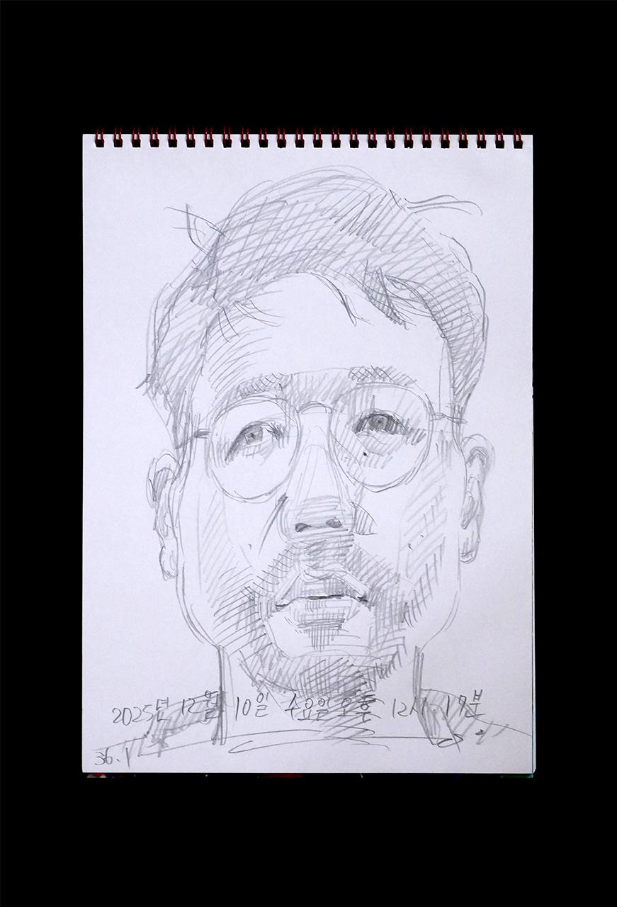 Contemporary artist SHINTAKU Tomoni's 2025/12/10 Self-portrait or pencil drawing