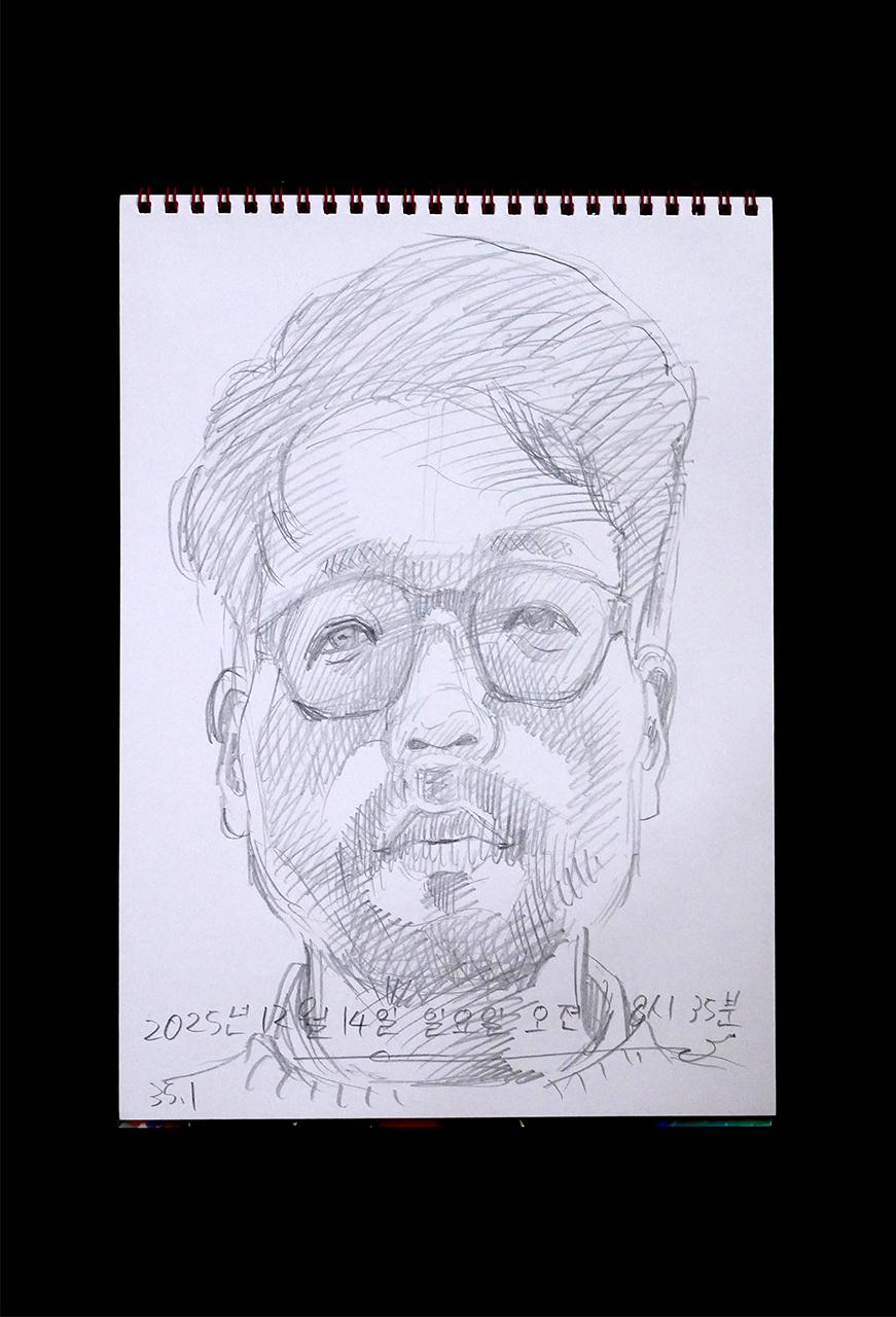 Contemporary artist SHINTAKU Tomoni's 2025/12/14 Self-portrait or pencil drawing