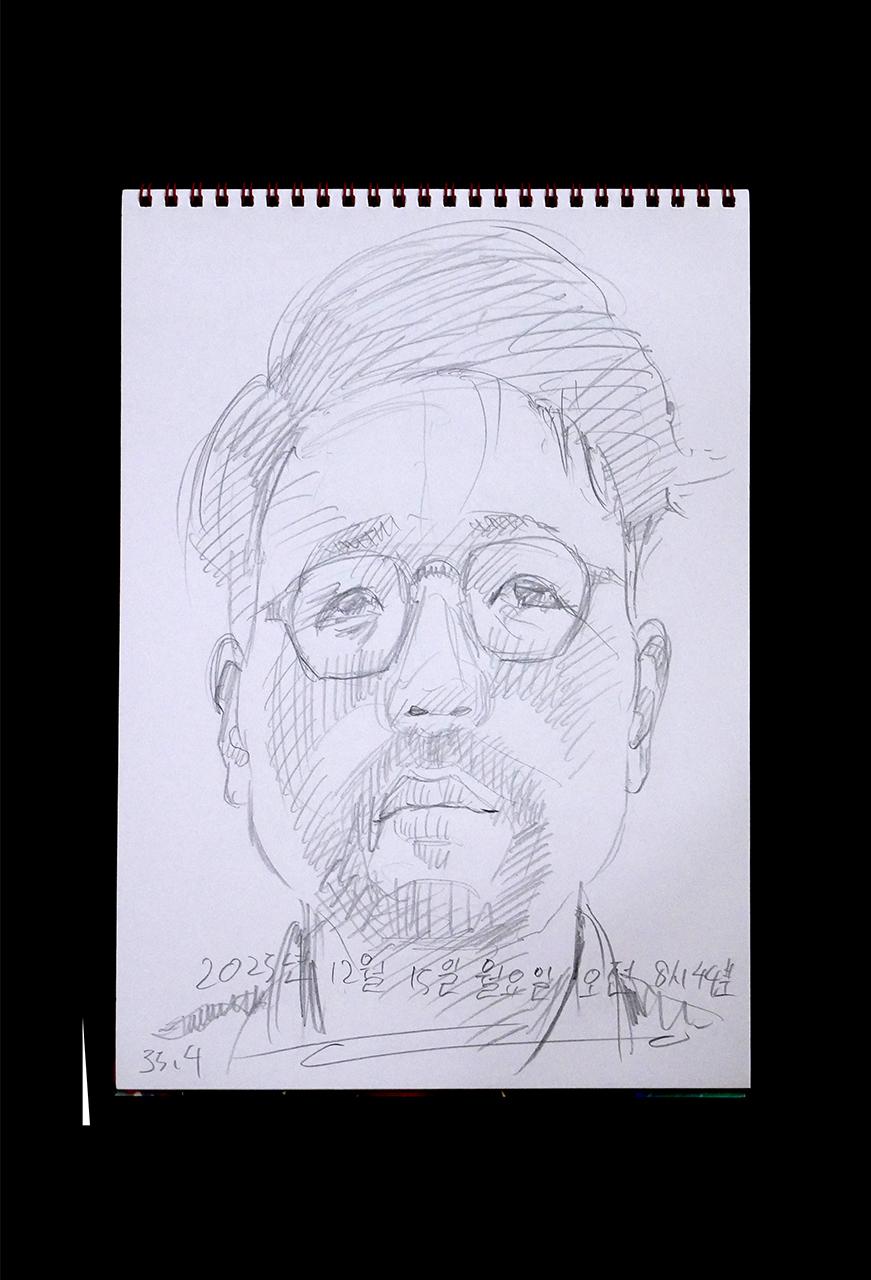 Contemporary artist SHINTAKU Tomoni's 2025/12/15 Self-portrait or pencil drawing