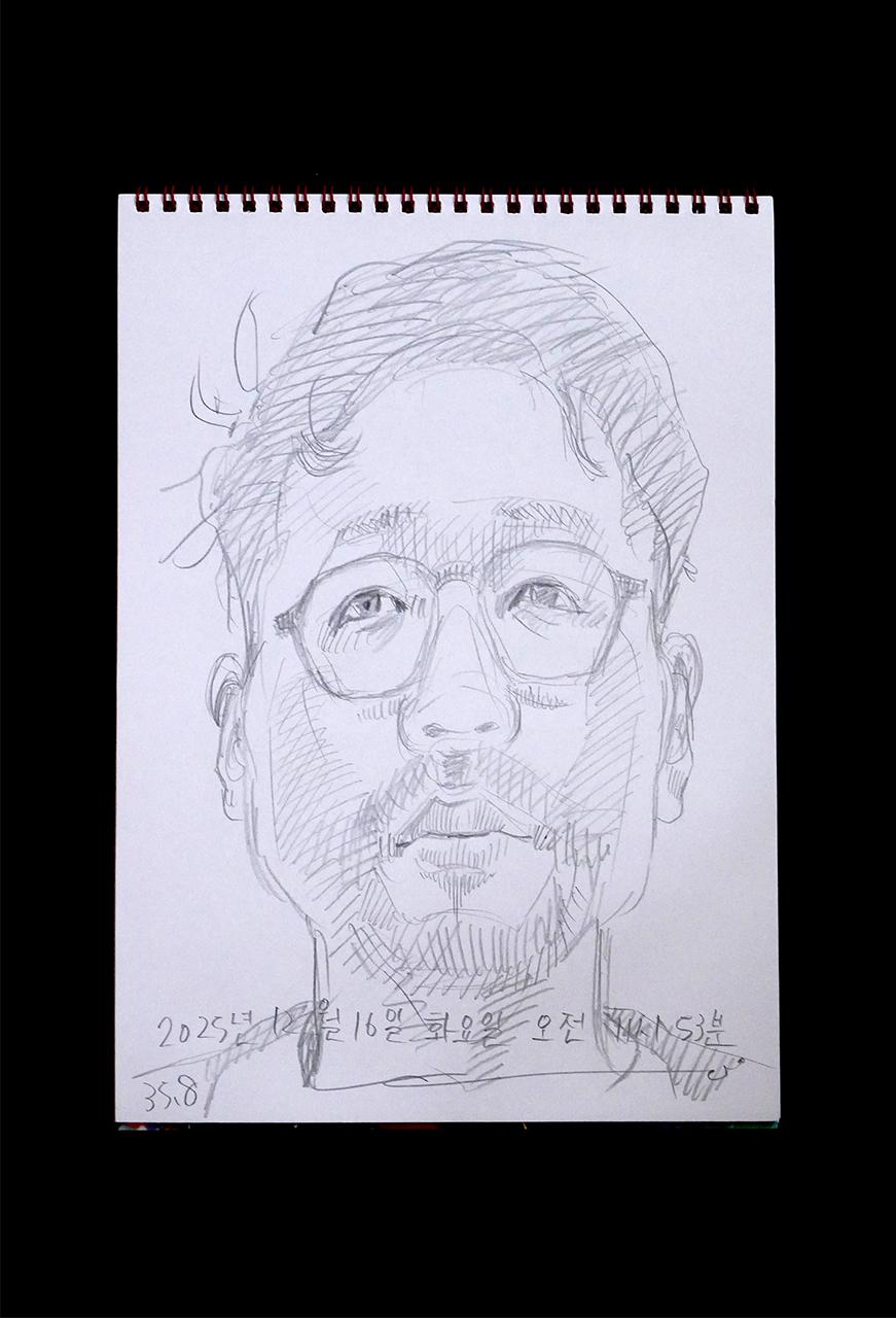 Contemporary artist SHINTAKU Tomoni's 2025/12/16 Self-portrait or pencil drawing