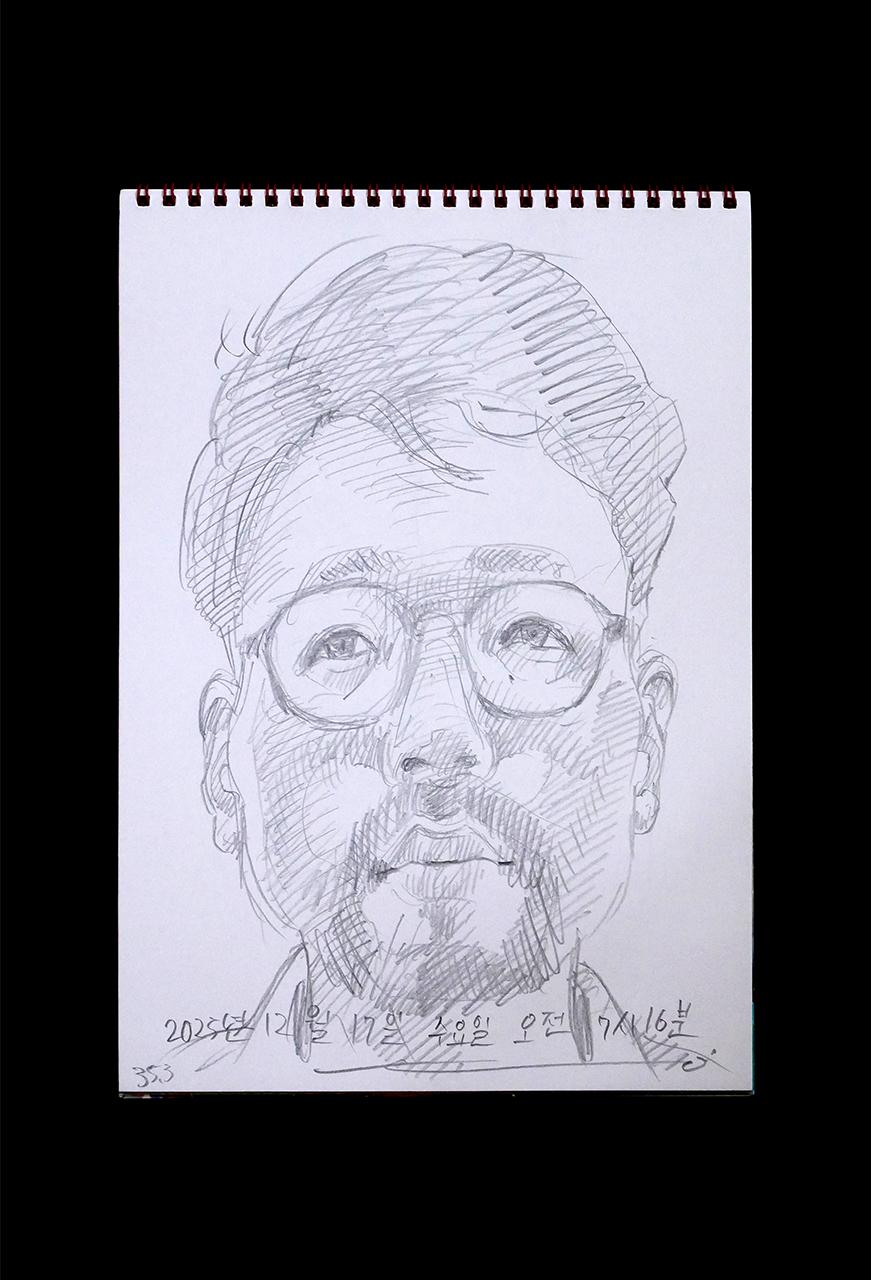 Contemporary artist SHINTAKU Tomoni's 2025/12/17 Self-portrait or pencil drawing