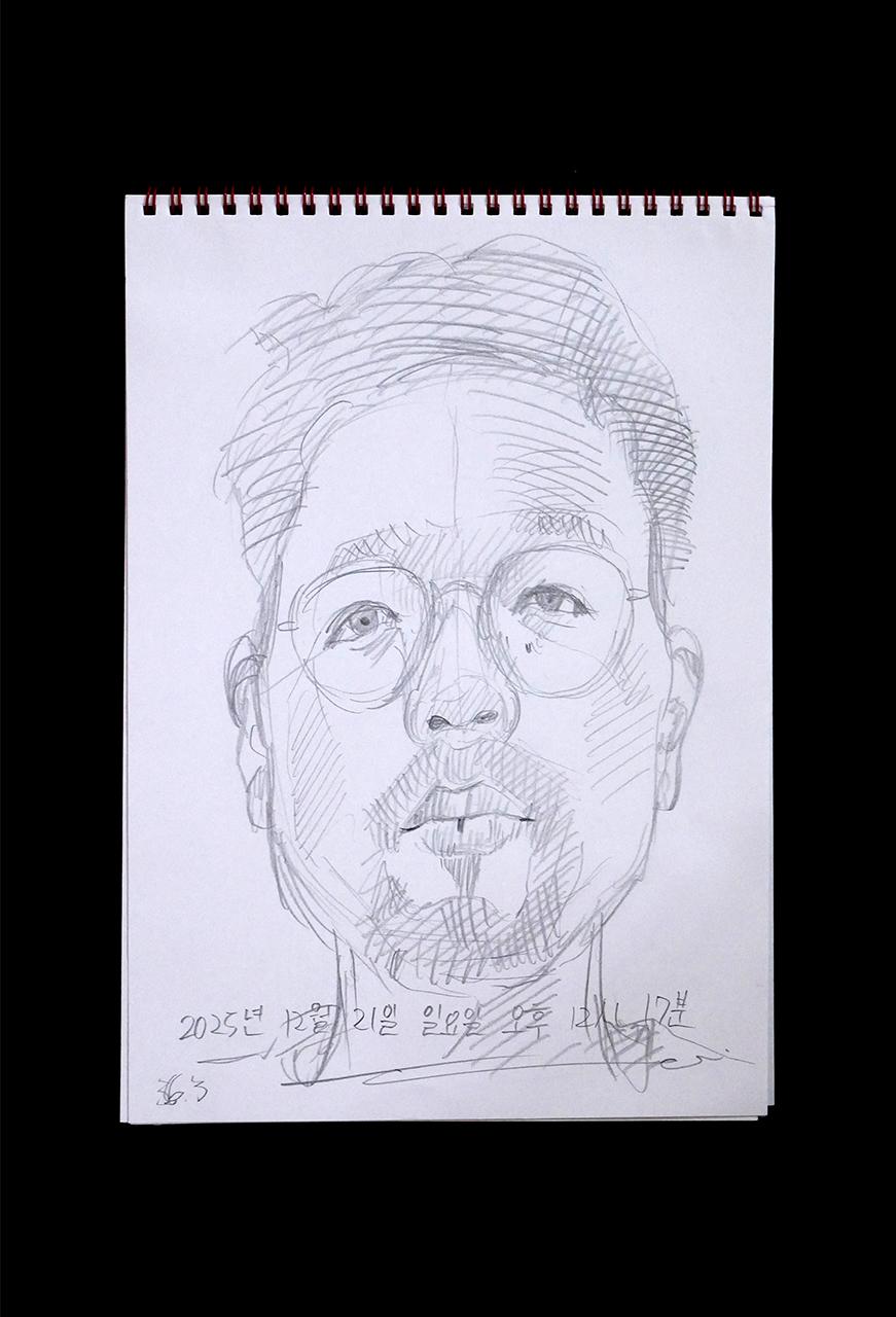 Contemporary artist SHINTAKU Tomoni's 2025/12/21 Self-portrait or pencil drawing